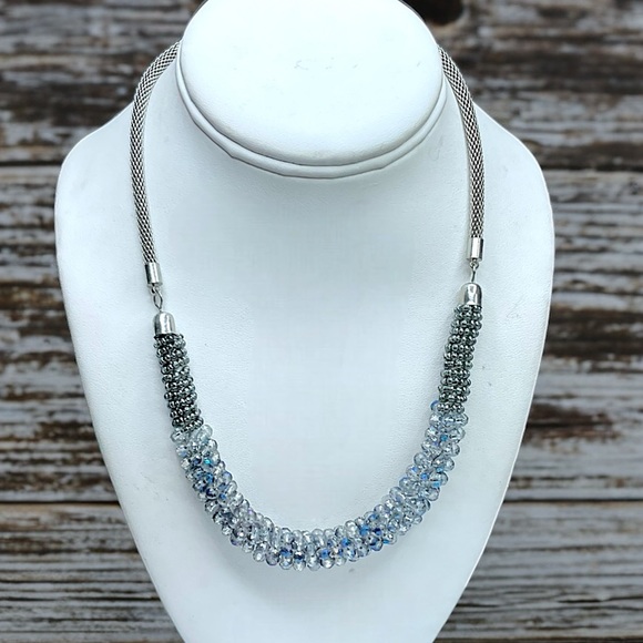 🌺Silver Crystal Necklace - Picture 3 of 9